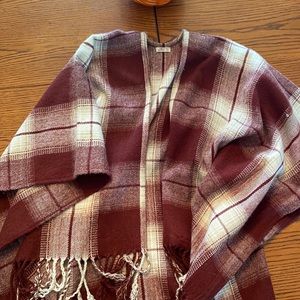 Hollister poncho